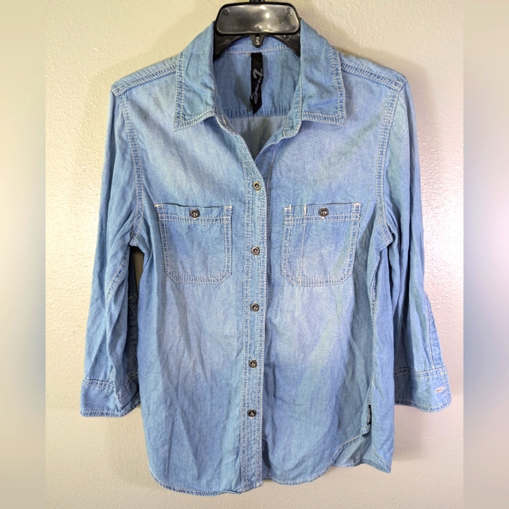 Seven 7 women's blush washes chambray metal button down shirt size M